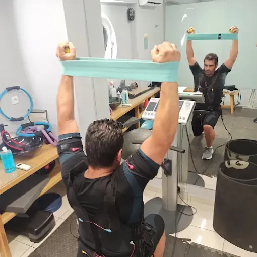 NEVER GIVE UP BY MIHA BODYTEC - ΘΕΡΑΠΕΥΤΙΚΗ ΓΥΜΝΑΣΤΙΚΗ ΚΕΡΑΤΣΙΝΙ - ΓΥΜΝΑΣΤΗΡΙΟ ΚΕΡΑΤΣΙΝΙ